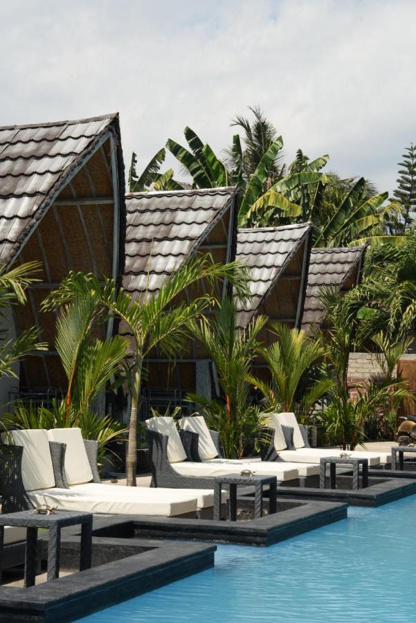 Copacabana Gili Air Hotel Exterior photo