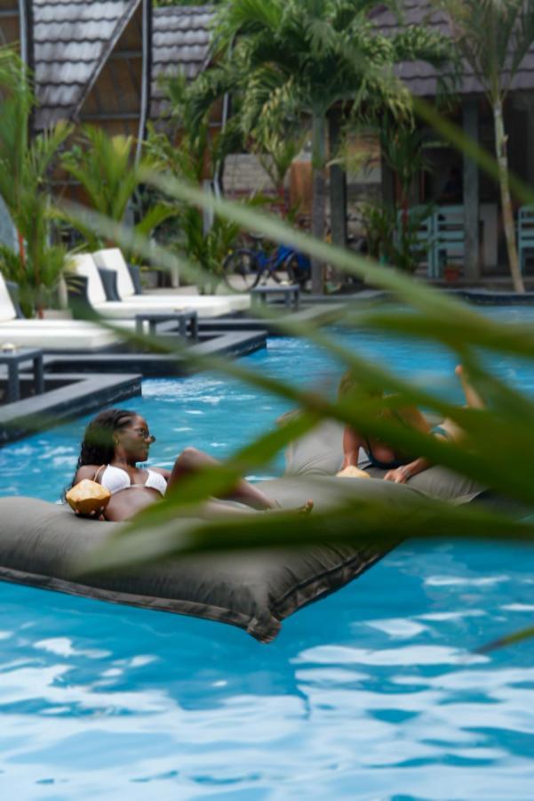Copacabana Gili Air Hotel Exterior photo