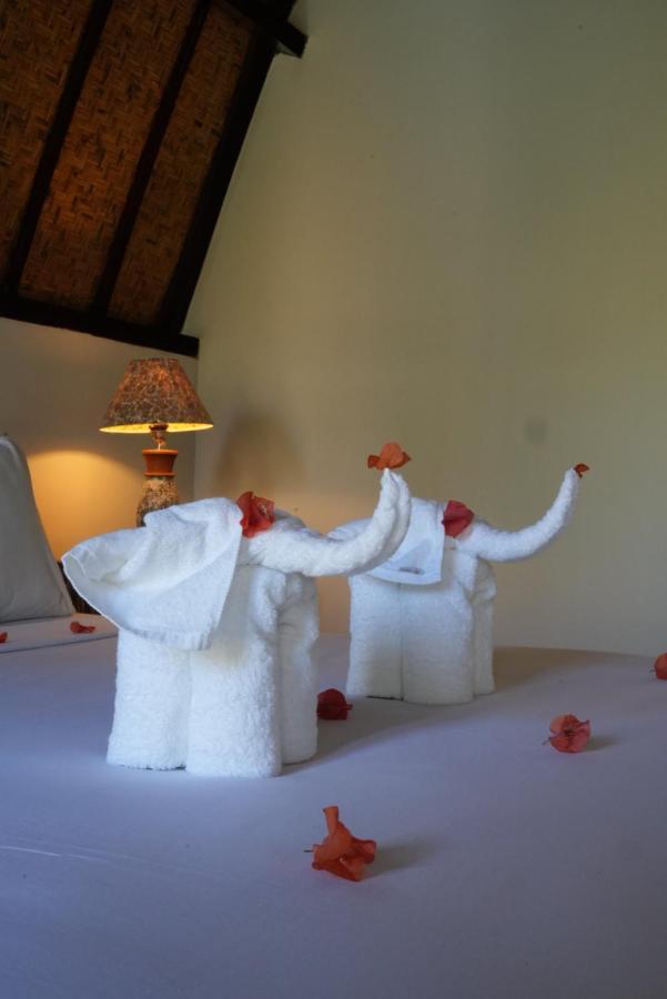 Copacabana Gili Air Hotel Exterior photo