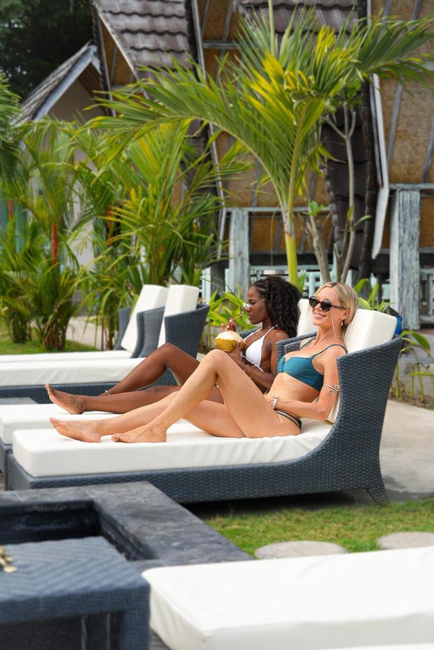 Copacabana Gili Air Hotel Exterior photo